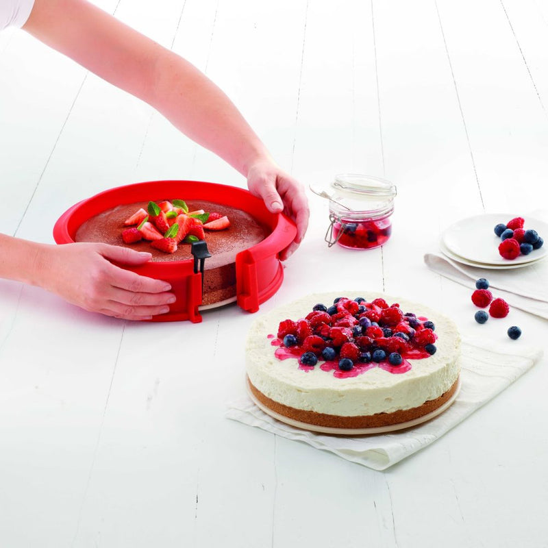 Lekue Springform Cake Mould 23cm with Ceramic Plate