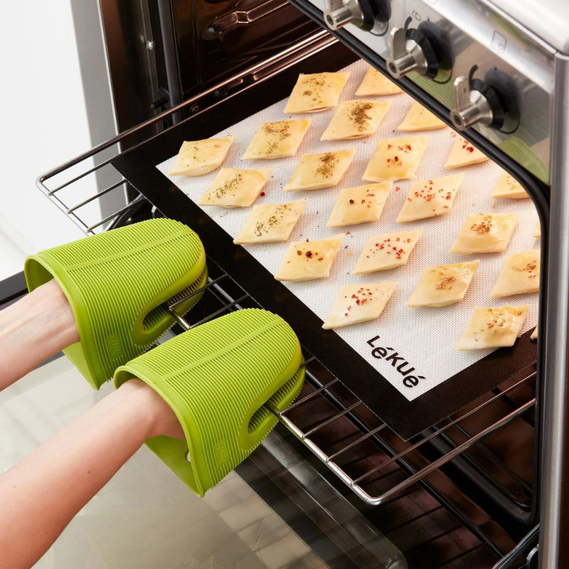 Lekue Silicone Kitchen Grip Red and Green